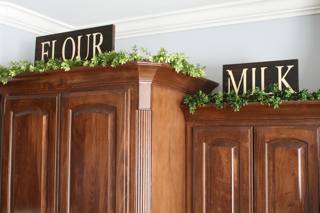 10 Unique Ways to Decorate Your Kitchen Sunlit Spaces