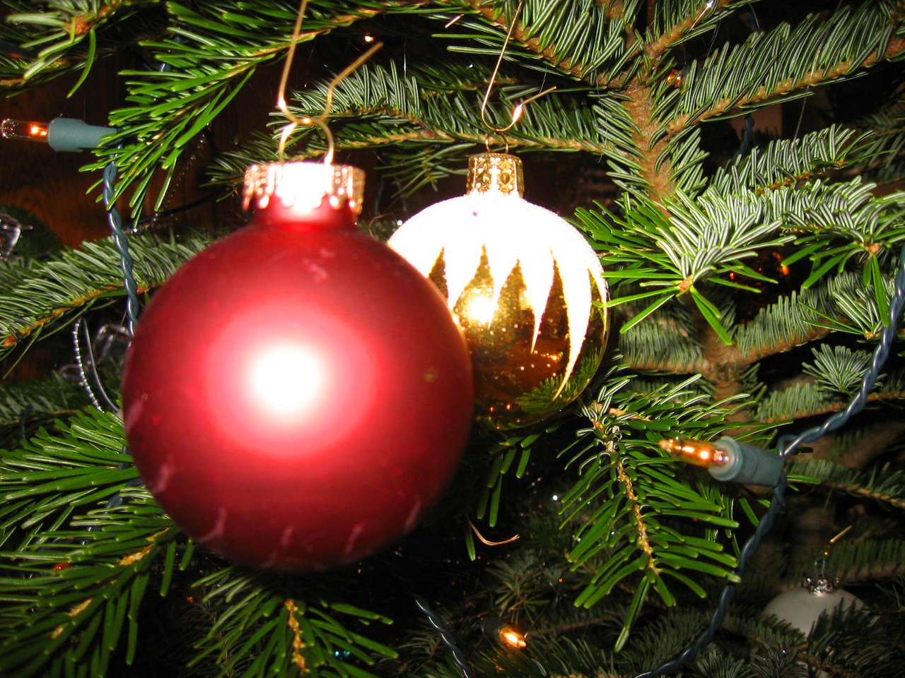 Christmas tree, Christmas tree decor, DIY decor, holiday decor, home decor, DIY home decor, popular pin.