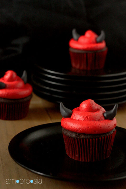 20 Yummy Halloween Cupcake Recipes16