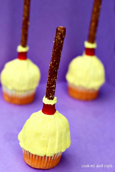 20 Yummy Halloween Cupcake Recipes5