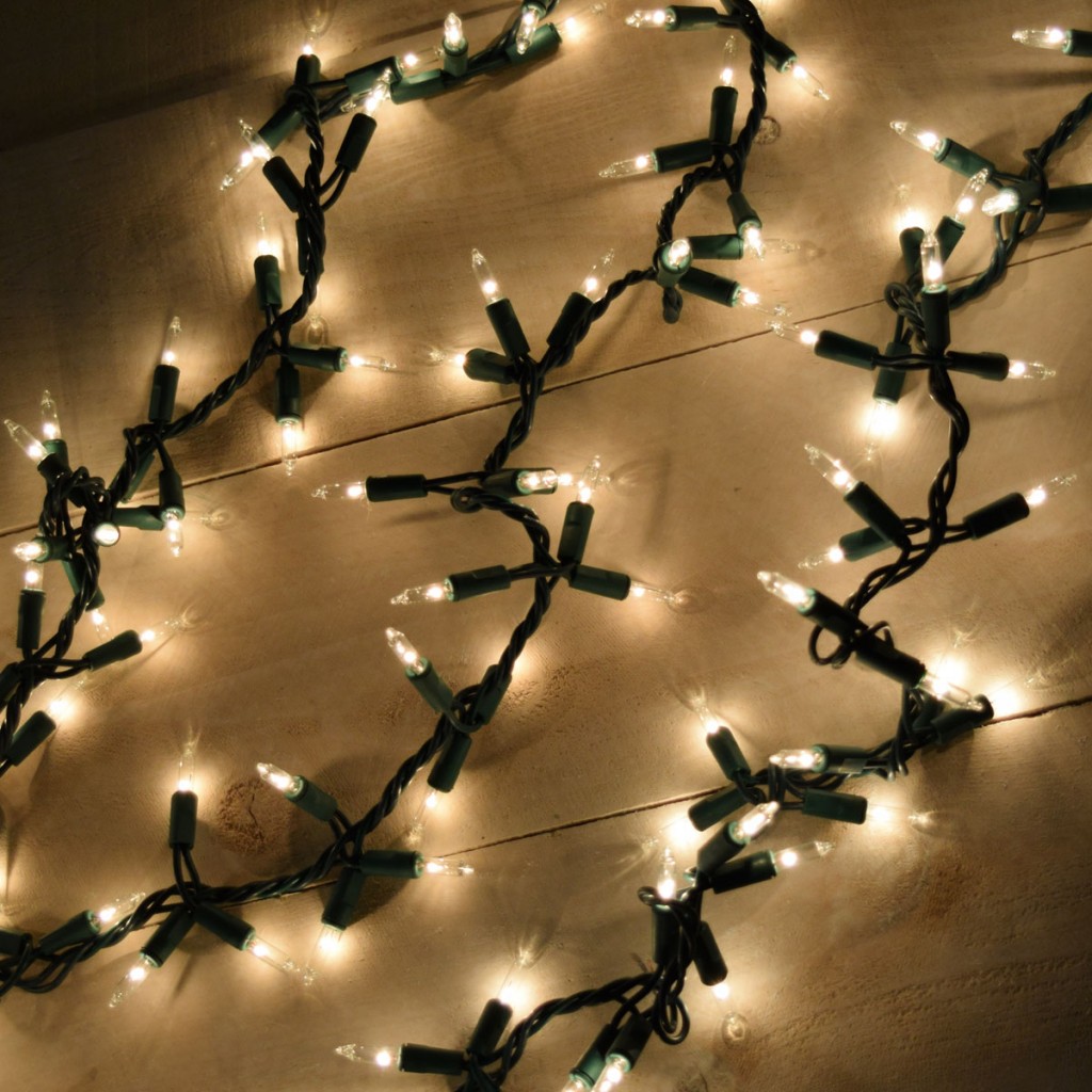 10 Beautiful Christmas Garland Ideas – Sunlit Spaces | DIY Home Decor ...