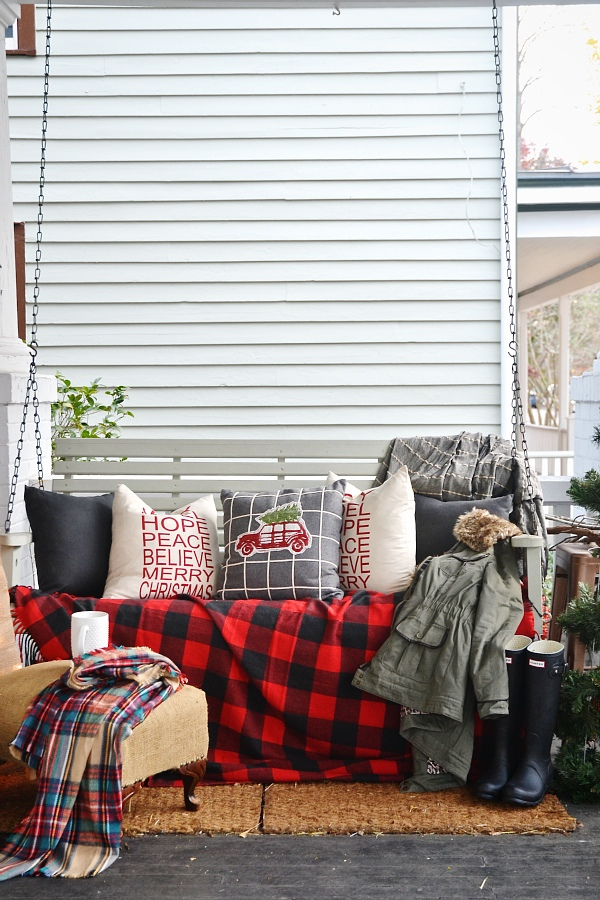 20 Ways to Decorate Your Porch for Christmas