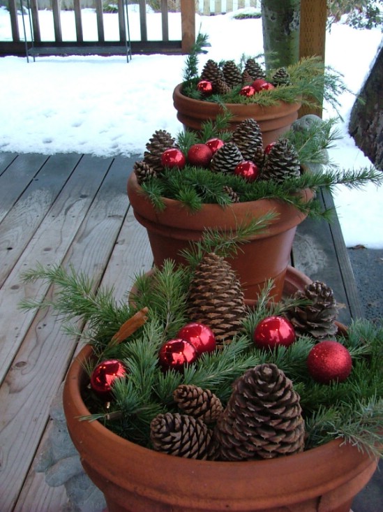 20 Ways to Decorate Your Porch for Christmas11