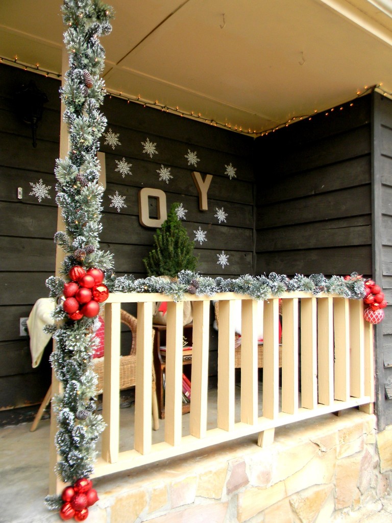 20 Ways to Decorate Your Porch for Christmas13