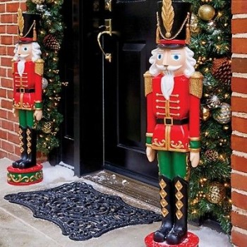 20 Ways to Decorate Your Porch for Christmas15