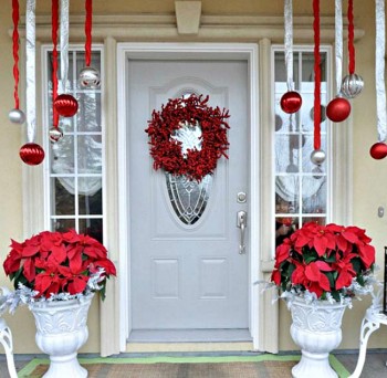 20 Ways to Decorate Your Porch for Christmas6