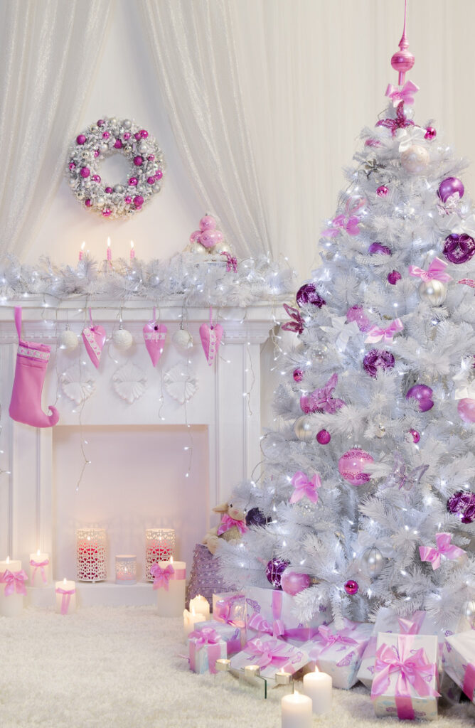 10 Insanely Beautiful Ways to Decorate A Christmas Tree - Sunlit Spaces