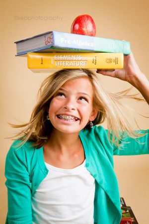 Cute Ideas for Back to School Photos| Photo Ideas for Back to School, Back to School Photos, Posing In Photography, Photography Hacks, Photography Tips and Tricks