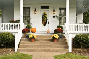 Fall Porch Decor | DIY Fall Porch Decor | Fall Porch Decor Ideas | Fall Porch Decorations | Fall Porch | Outdoor Fall Decor