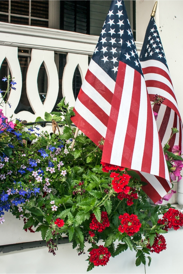 Fourth Of July Porch Decor Ideas That Create A Pop Sunlit Spaces Diy Home Decor Holiday