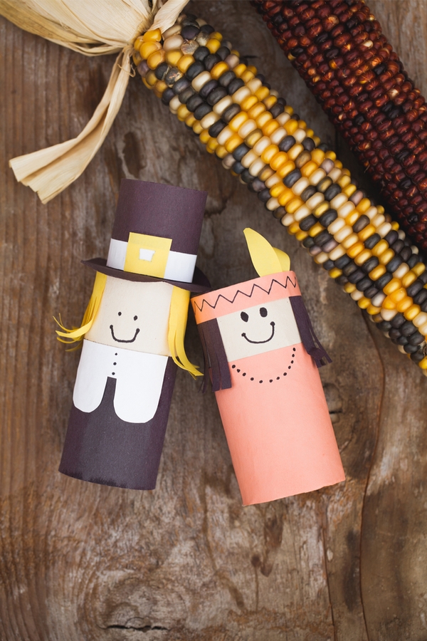 If you want your kids to be involved in helping with the Thanksgiving decorations this year, this is for you! These DIY Thanksgiving decorations are perfect for the kiddos to do. 