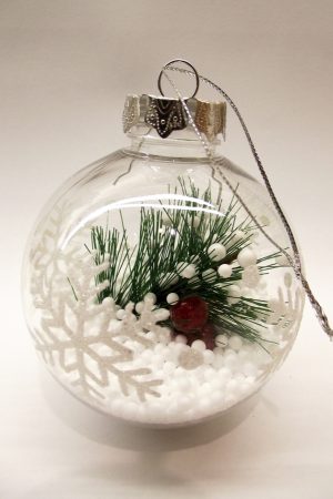 DIY snowflake holiday decor: DIY - Holiday - Sunlitspaces.com