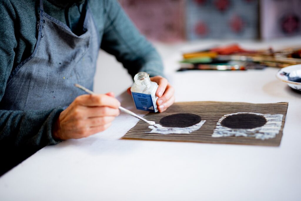 How to make chalk paint for your furniture